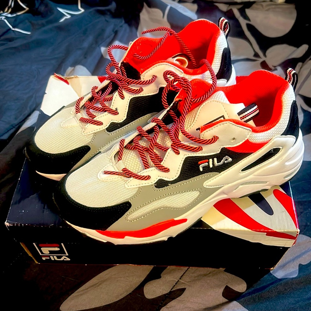 Woman’s black , white, grey and a peachy orange Fila sneakers xtra shoestrings